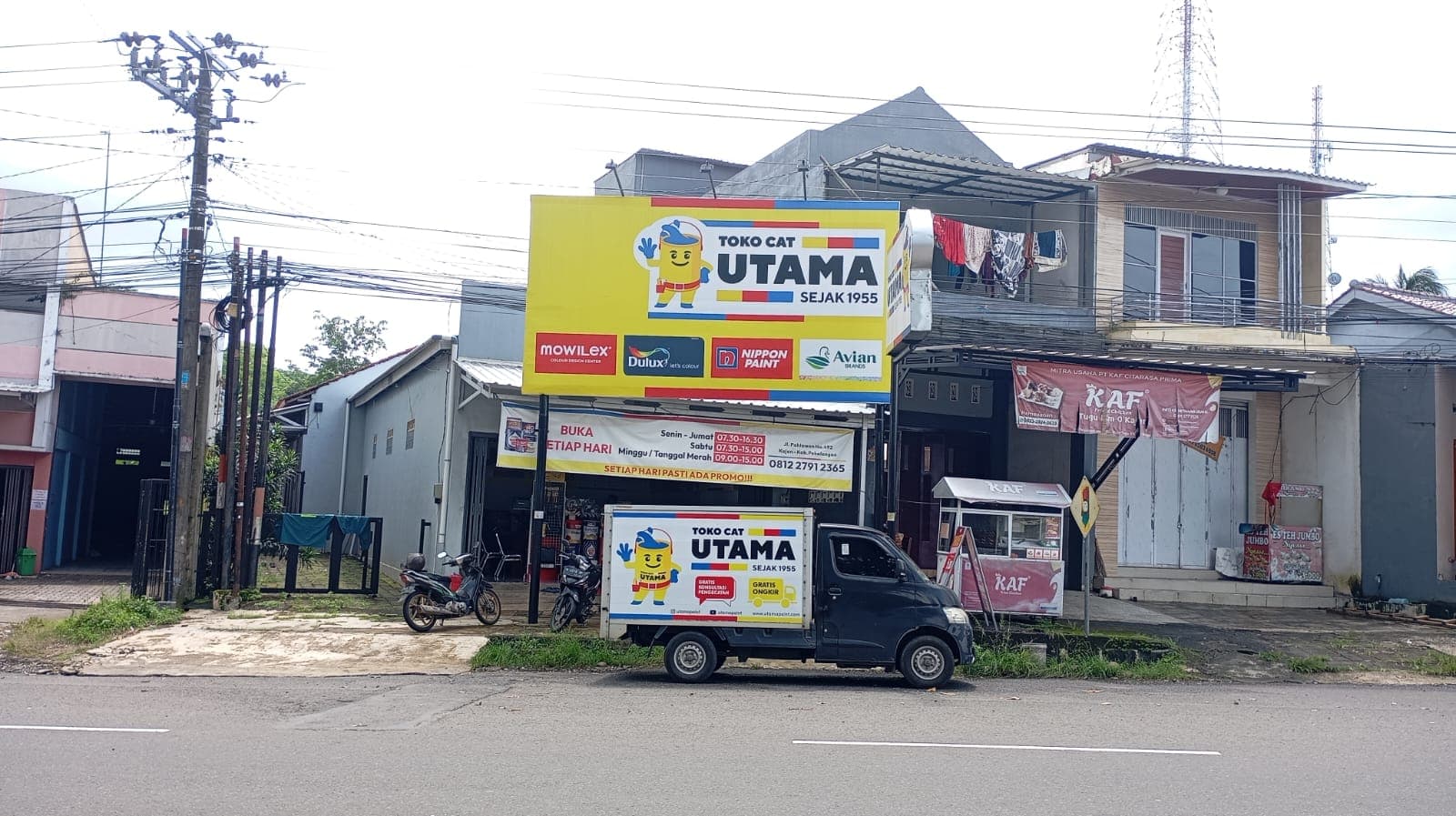 Tampak depan cabang Toko Cat Utama Kajen