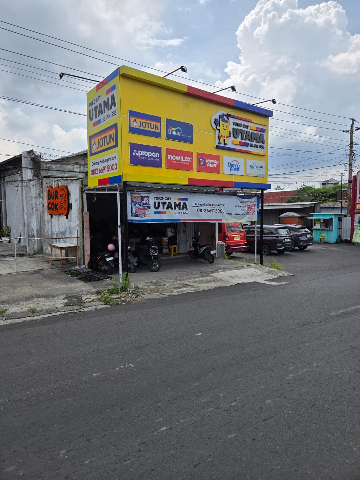 Tampak depan cabang Toko Cat Utama Kedungmundu