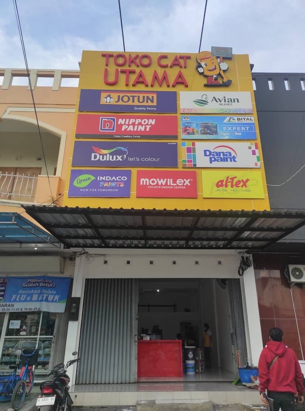 Tampak depan cabang Toko Cat Utama Tanah Mas