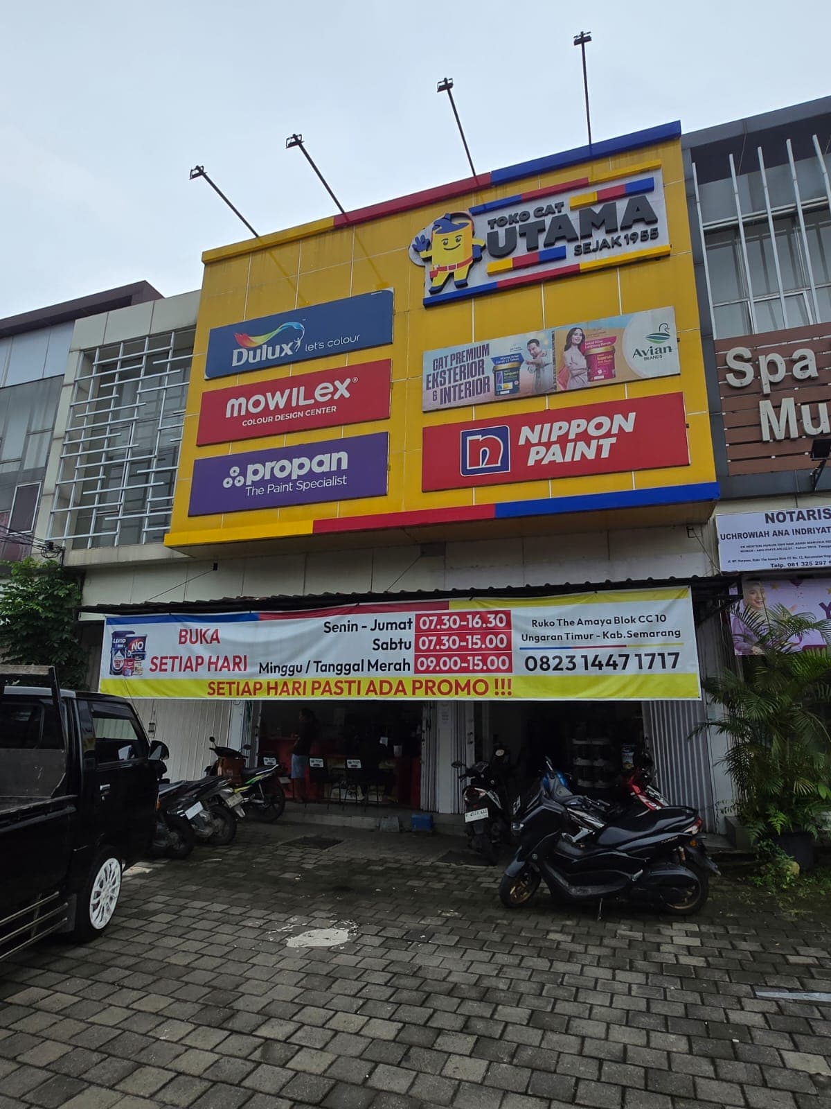 Tampak depan cabang Toko Cat Utama Ungaran